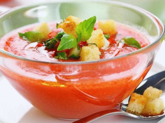 Gazpacho - versiunea de vară a primului fel: ciorbă de legume reci spaniole, adesea pe bază de tomate
