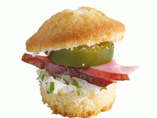 22. Pâine de porumb cu șuncă