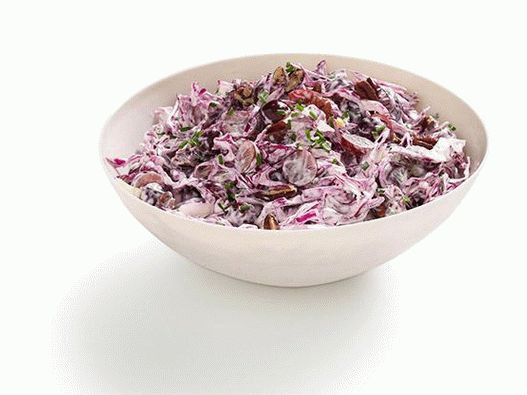 Salată cu varză roșie, struguri și coji (nr. 8)