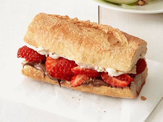 41. Baguette cu fructe de pădure și