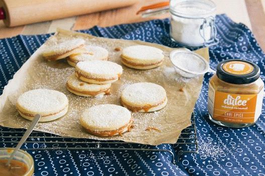 Photo Alfahor - un sandwich-cookie cu un strat de caramel