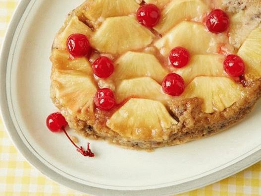 Foto Prăjitura cu ananas într-un aragaz lent