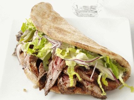 Photo Arabian Steak, Romaine și Hummus Sandwiches