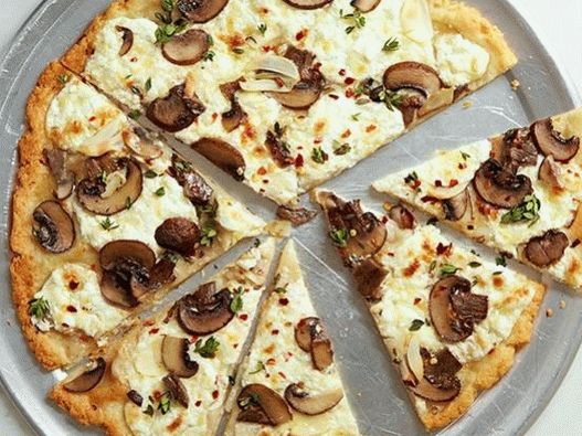 Foto Pizza fără gluten cu ciuperci și ricotta