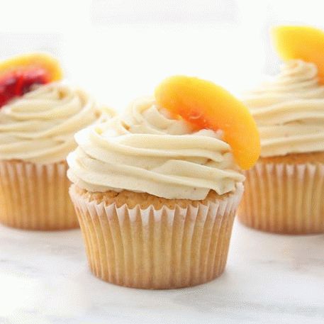 Cupcakes foto rapide cu glazură de piersici