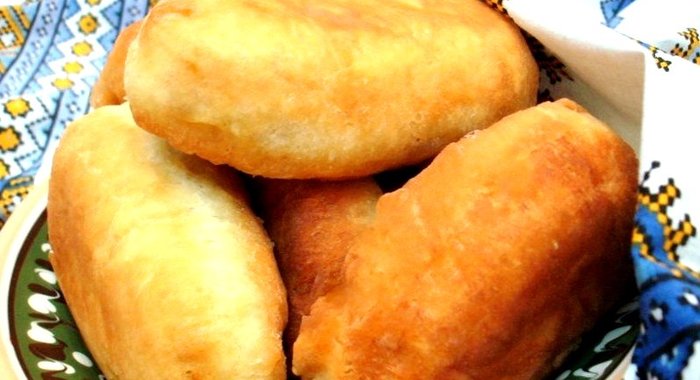  " ></p>
<ul>
<li>
<p>Timp de gătit </p>
<div id="toc_container" class="no_bullets"><p class="toc_title">Contents</p><ul class="toc_list"><ul><li><ul><li><a href="#45_min"><span class="toc_number toc_depth_3">0.0.1</span> 45 min </a></li><li><a href="#Farfurie_medie"><span class="toc_number toc_depth_3">0.0.2</span> Farfurie medie </a></li><li><a href="#24435kcal"><span class="toc_number toc_depth_3">0.0.3</span> 244.35kcal </a></li><li><a href="#reteta"><span class="toc_number toc_depth_3">0.0.4</span> rețetă </a></li></ul></li><li><a href="#Hai_sa_incepem"><span class="toc_number toc_depth_2">0.1</span> Hai să începem! </a></li></ul></li><li><a href="#Ingredientele"><span class="toc_number toc_depth_1">1</span> Ingredientele </a><ul><li><a href="#O_treaba_grozava"><span class="toc_number toc_depth_2">1.1</span> O treabă grozavă </a></li></ul></li><li><a href="#pasi"><span class="toc_number toc_depth_1">2</span> pași </a><ul><li><ul><li><ul><li><a href="#Cuvinte_cheie"><span class="toc_number toc_depth_4">2.0.0.1</span> Cuvinte cheie: </a></li></ul></li></ul></li></ul></li></ul></div>
<h4><span id="45_min"><time>45 min </time></span></h4>
</li>
<li>Dificultate la rețetă<br />
<h4><span id="Farfurie_medie">Farfurie medie </span></h4>
</li>
<li>Valoarea energetică<br />
<h4><span id="24435kcal">244.35kcal </span></h4>
</li>
<li>evaluare </li>
<li>
<h4><span id="reteta">rețetă </span></h4>
</li>
</ul>
<p>Faceți plăcinte cu chefir de casă, se dovedesc delicioase și licitație.  Pregătirea lor nu îți va lua mult timp. </p>
<h3><span id="Hai_sa_incepem">Hai să începem! </span></h3>
<h2><span id="Ingredientele">Ingredientele </span></h2>
<p>0/7 ingrediente </p>
<ul>
<li><label>Kefir – 700 ml </label></li>
<li><label>Faina – 4 cani </label></li>
<li><label>Soda – un vârf </label></li>
<li><label>Sare după gust </label></li>
<li><label>Ulei vegetal – 50 g </label></li>
<li><label>Sunca – 400 g </label></li>
<li><label>Brânză – 350 g </label></li>
</ul>
<p><time>45 мин</time><time>45 мин</time> 244.35</p>
<h3><span id="O_treaba_grozava">O treabă grozavă </span></h3>
<p>Buna pofta, sper sa te distrezi cu noi! </p>
<h2><span id="pasi">pași </span></h2>
<p>Pași făcuți: 0/0 </p>
<ol>
<li>
<p>Kefir se amestecă cu sifon și sare.  Așteptați 5 minute, apoi adăugați ulei vegetal și făină. </p>
</li>
<li>
<p>Frământați aluatul.  Prin consecvență, ar trebui să se dovedească apos.  Pentru că în timp ce faceți plăcinte va trebui să adăugați făină. </p>
</li>
<li>
<p>Răciți brânza pe o răzătoare grosieră, tocați șunca cu paie. </p>
</li>
<li>
<p>Prindeți bucăți mici din aluat, presărați cu făină, frământați într-un tort plat.  <img src="/wp-content/uploads/images/bistrie_pirozhki_s_vetchinoj_i_sirom_na_skovorode_foo_2.jpg"alt=