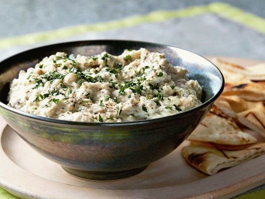 Babaganush - aperitiv de vinete coapte din Orientul Mijlociu