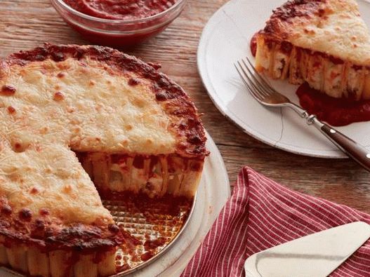 Foto din farfurie - plăcintă cu ricotta umplută din rigatoni cu sos de carne