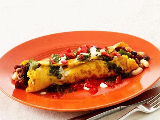 Foto cu un burrito mare Tex-Mex într-o omletă