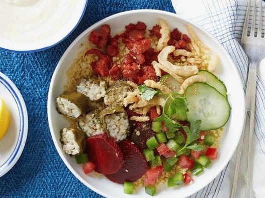 Poza cu Millet Bowl cu Dolma și sosul Hummus
