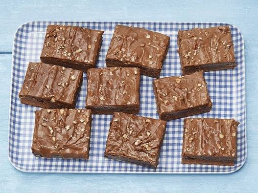 Fotografie Brownie pe Ale maroniu cu topcan pecan