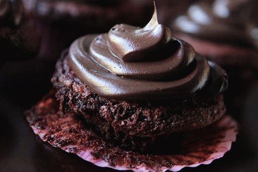 Foto Brownie cu cremă de ciocolată