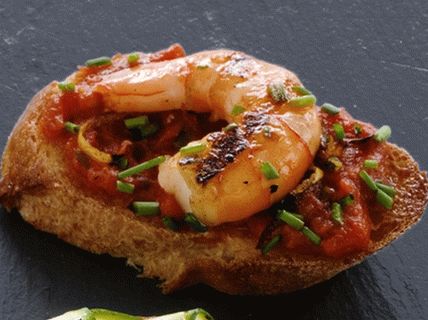 Foto de Bruschett cu creveți și sos marinara