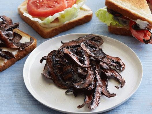 Sandwich pentru ciuperci afumate foto