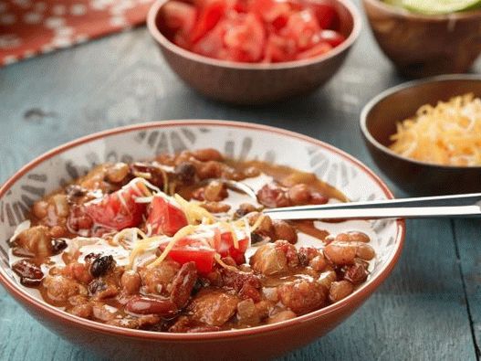 Fotografie de chili con carne cu pui și ardei piper afumat