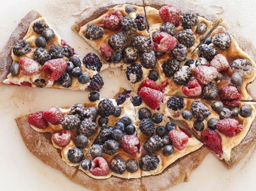 Pizza Desert pizza cu fructe de pădure și scorțișoară