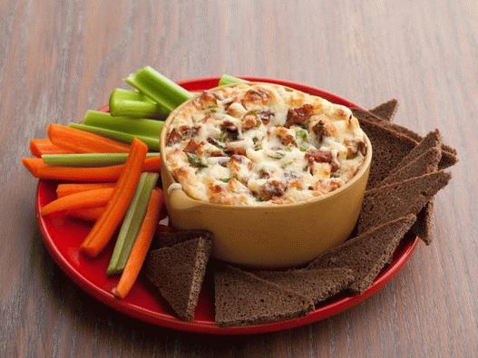 Sos de baie foto cu brânză elvețiană și slănină