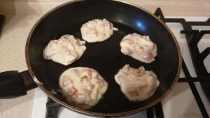  " ></li>
<li>Pizza noastră este gata, pofta bună!  <img src="/wp-content/uploads/images/domashnie_mini-picci_na_skovorode_foo_10.jpg"alt=