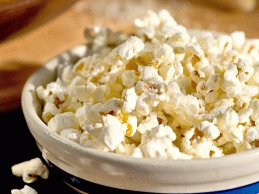 Fotografie Popcorn de casă cu brânză