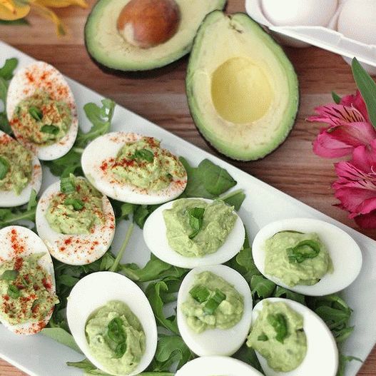Foto ouăle diavolului cu avocado