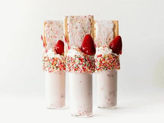 Foto - Milkshake cu căpșuni și fursecuri