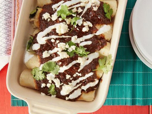Foto de Enchiladas cu pui cu sos aluniță albit