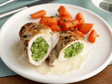 Foto cu piept de pui de broccoli cu varză umplută cu sos de muștar de lapte