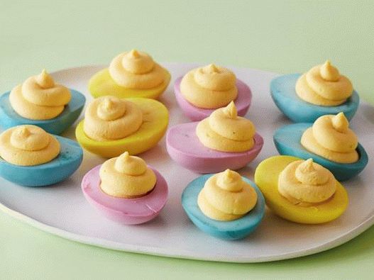 Fotografie ouă colorate umplute