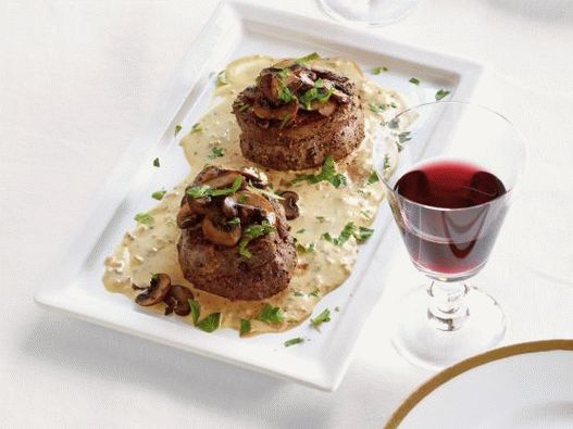Filet mignon cu muștar și ciuperci