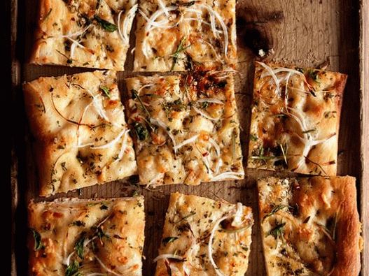 Foto Focaccia cu ceapă și ierburi