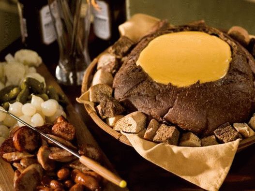 Fotografie de fondue cu bere și cheddar în germană