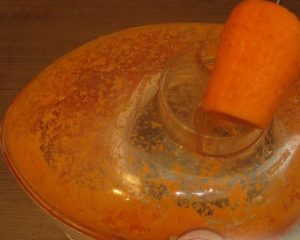  " ></li>
<li>Curățăm mandarina, stoarcem sucul.  <img src="/wp-content/uploads/images/fresh_morkovnij_s_mandarinom_foo_4.jpg"alt=