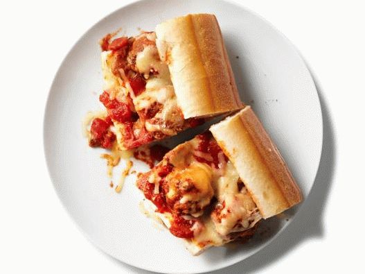 Foto cu chiftele pentru sandwich-uri într-un aragaz lent