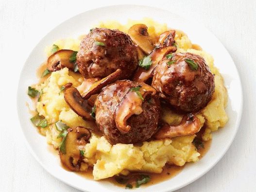Photo Meatballs in sos de vin cu piure de cartofi
