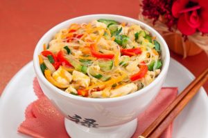  " ></li>
</ol>
<h5><span id="Cuvinte_cheie">Cuvinte cheie: </span></h5>
<ul>
<li>pui </li>
<li>legume </li>
<li>salată </li>
<li>Funchoza </li>
</ul>
</p><script>
if (typeof jsInputerLaunch === 