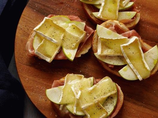 Sandwich cu brânză fierbinte pentru fotografie