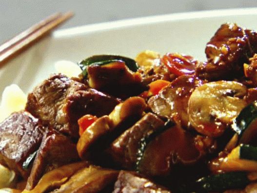Fotografie de vită hibachi cu taitei și legume