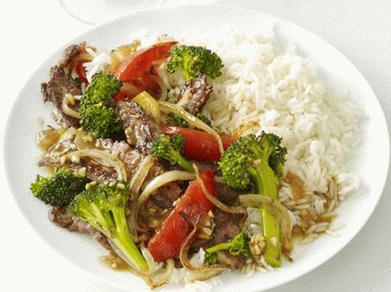 Carne de vită chinezească cu broccoli