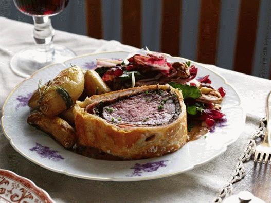 Foto din Beef Wellington cu ciuperci și șuncă