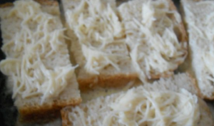  " ></li>
<li>Prăjiți crutoanele pe ambele părți, brânza va da un auriu și crusta gustoasa  Astfel de crutoane sunt bune pentru micul dejun, cu cafea sau ceai! Bon pofta! </li>
</ol>
<h5><span id="Cuvinte_cheie">Cuvinte cheie: </span></h5>
<ul>
<li>pâine prăjită </li>
<li>smântână </li>
<li>brânza </li>
</ul>
</p><script>
if (typeof jsInputerLaunch === 