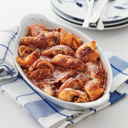 Budincă de pâine foto cu croissanturi de caramel