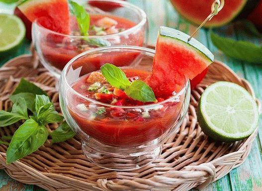 Foto Supa gazpacho rece cu căpșuni