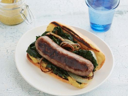 Fotografie Hot dog cu cârnați bratwurst și kale