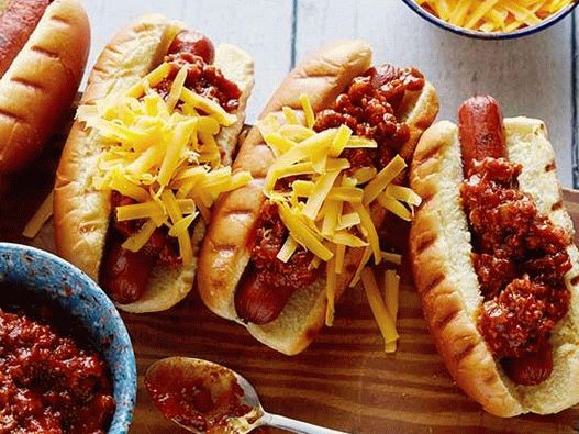 Foto Hot Dogs cu sos de carne