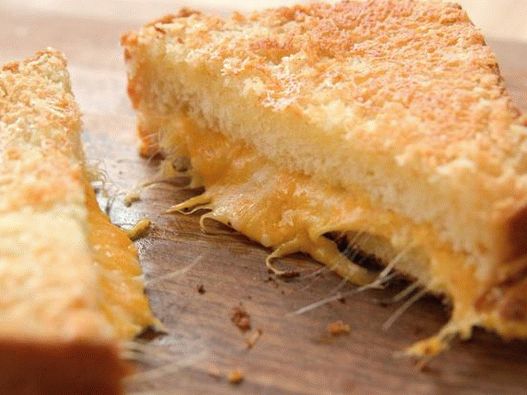 Photo Sandwich cu brânză fierbinte