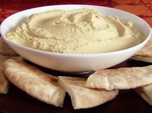 Fotografia lui Hummus de la năut într-un aragaz lent