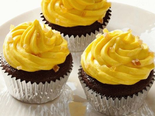 Cupcakes pentru fotografie cu ghimbir cu cremă de unt și mango caramelizat