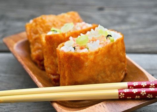 Foto cu Inari Sushi - Tofu umplut cu legume și orez în japoneză