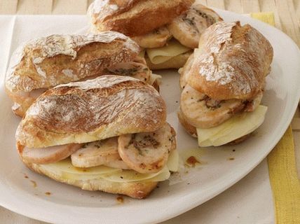 Foto sandvișuri italiene cu curcan și pancetta