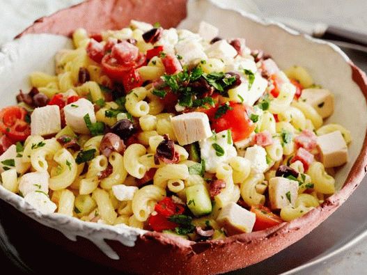 Foto Salată italiană cu paste și pui